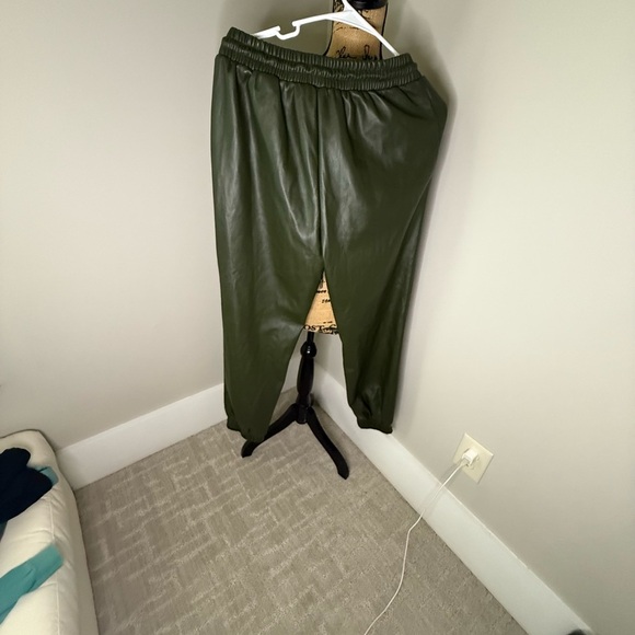 Francesca's Collections Dark Green Jogger Pants - Picture 6 of 6